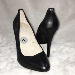 Calvin Klein NWOT Sz 7 Classic Black Leather Pump Heel